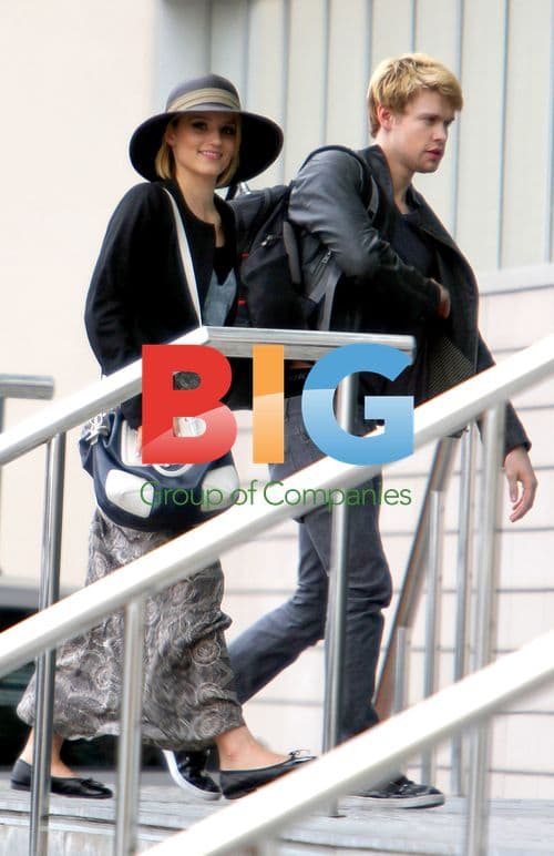 Glee Cast Departs Lowry Hotel