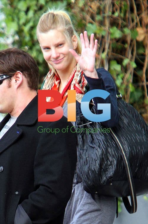 Glee Cast Leaves Hotel for UK Tour