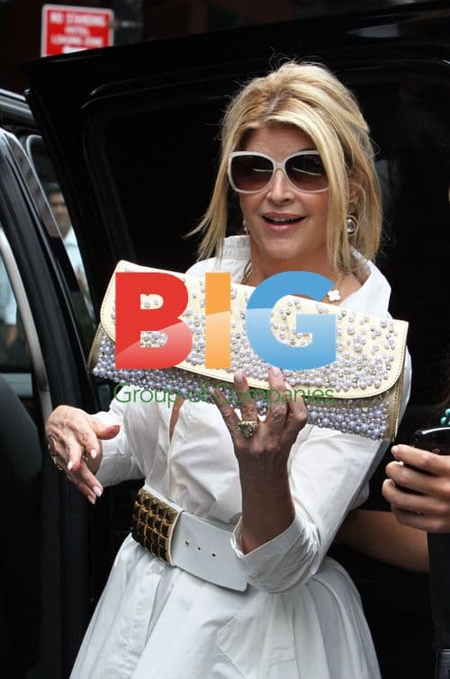 Kirstie Alley leaves NYC hotel