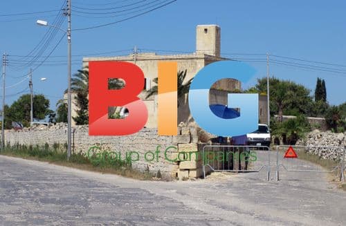 Brad Pitt on Set of 'World War Z'