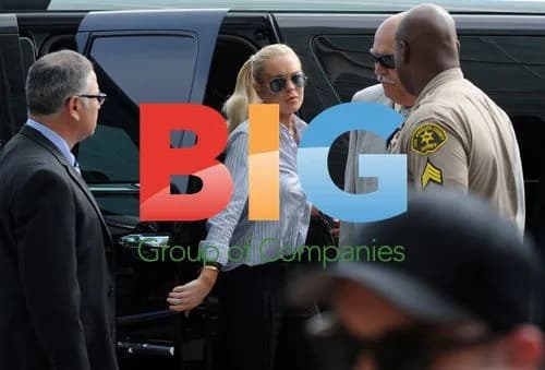 Lindsay Lohan Arrives at Court