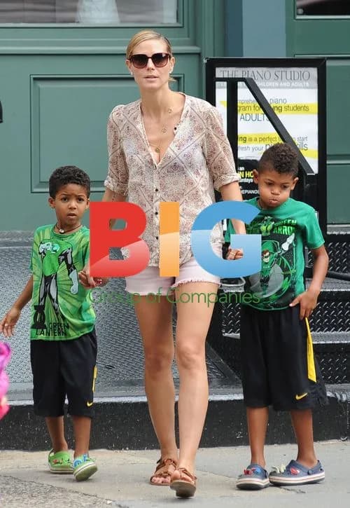Heidi Klum Plays with Kids, Visits Puppetworks