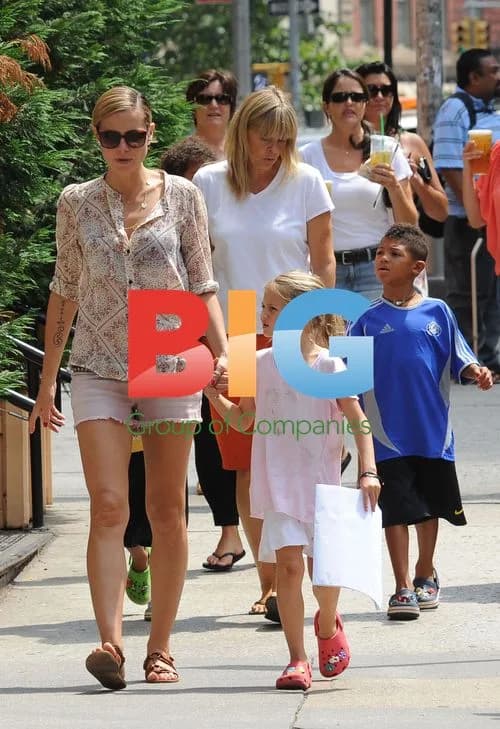 Heidi Klum plays with kids, visits Puppetworks
