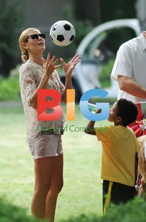 Heidi Klum Plays with Kids in New York