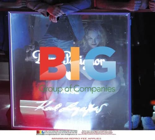 Madonna kissing ex-boyfriend in Paris