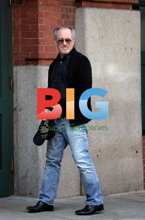 Steven Spielberg Does Close Encounters Pose