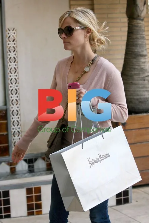 Reese Witherspoon Shopping in Beverly Hills