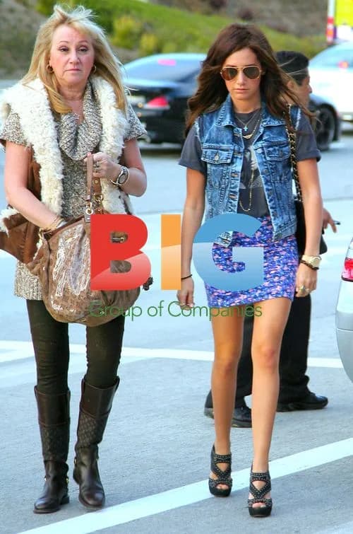 Ashley Tisdale Shopping with Mom