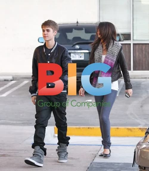 Justin Bieber Shops with Selena Gomez