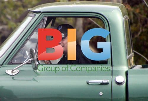 Kevin Dillon with dogs in Malibu