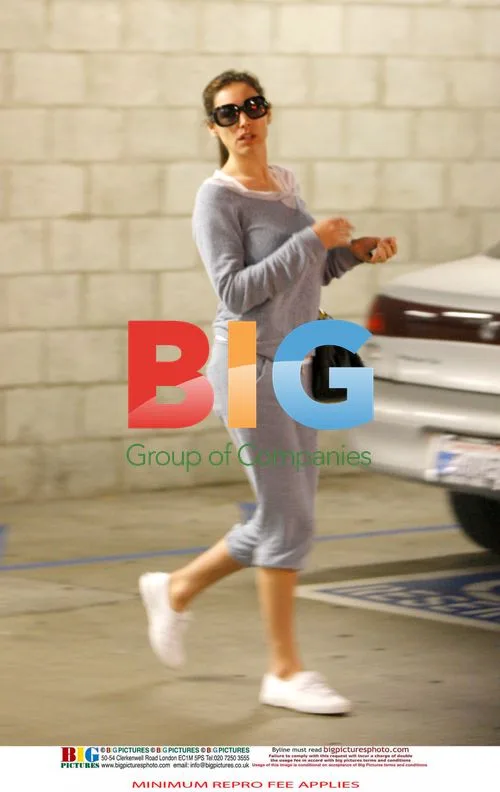Kelly Brook Runs Errands