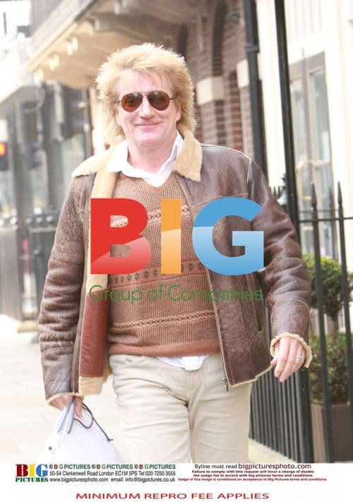 Rod Stewart Leaves Hairdresser in London