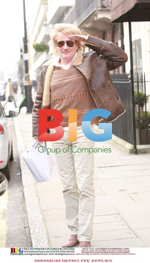 Rod Stewart Leaves Hairdresser in London
