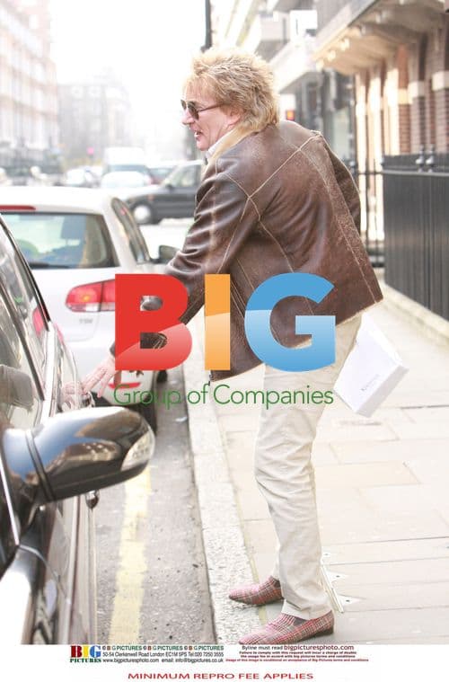 Rod Stewart Leaves Hairdresser in London