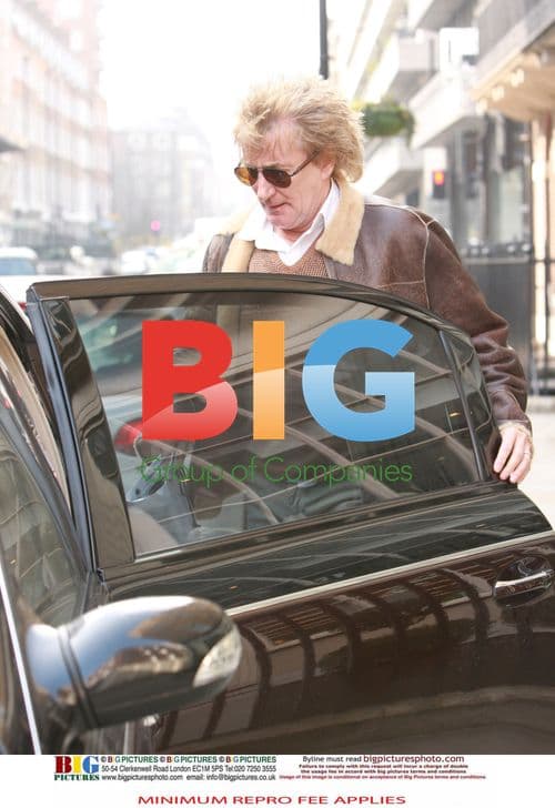 Rod Stewart Leaves Hairdresser in London