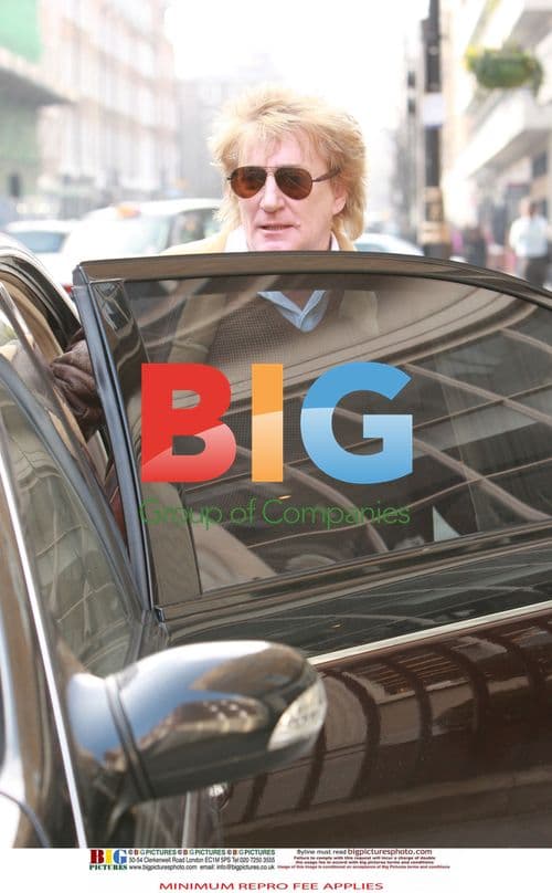 Rod Stewart Leaves Hairdresser in London