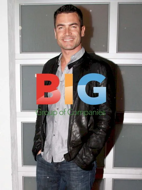Aiden Turner Grabs Dinner in Hollywood