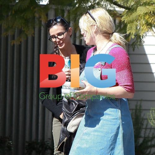 Demi Moore Arrives at Friend's House