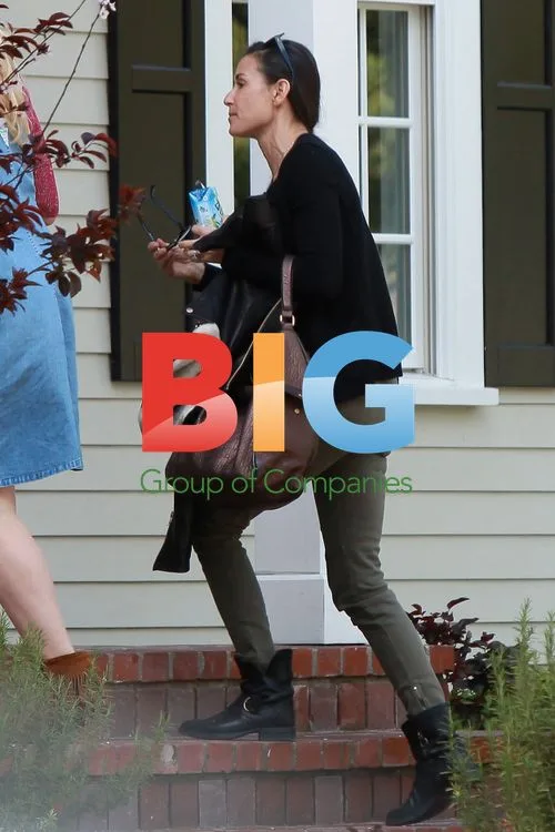 Demi Moore Arrives at Friend's House