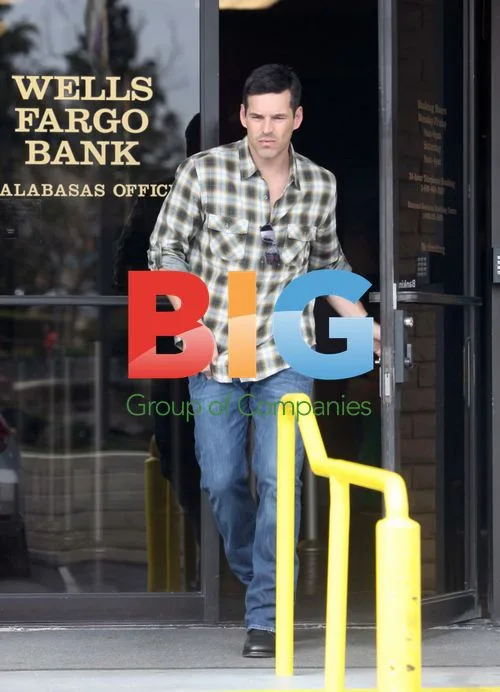 Eddie Cibrian leaving bank in Burbank