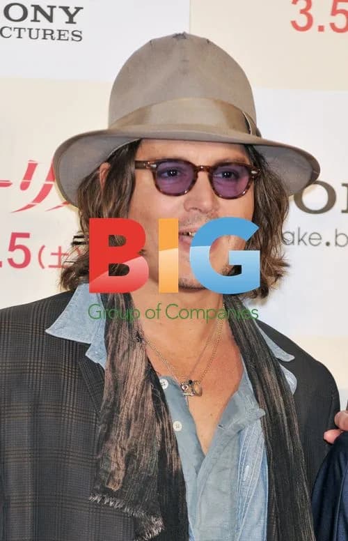 Johnny Depp Attends 'The Tourist' Premiere