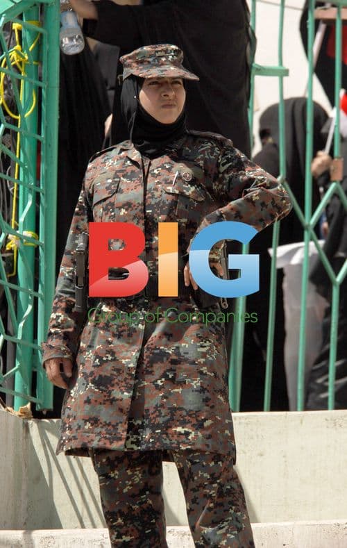 Policewoman guards Yemen protest