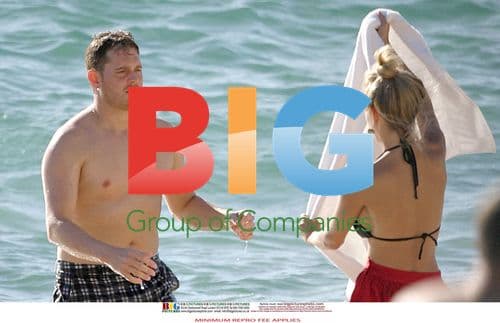 Michael Buble and Luisana Lopilato Beach Day
