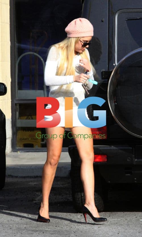 Amanda Bynes Donates Clothes