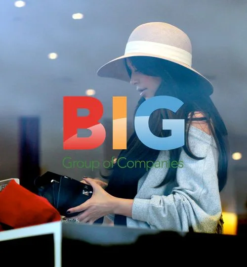 Kim Kardashian Family Malibu Shopping