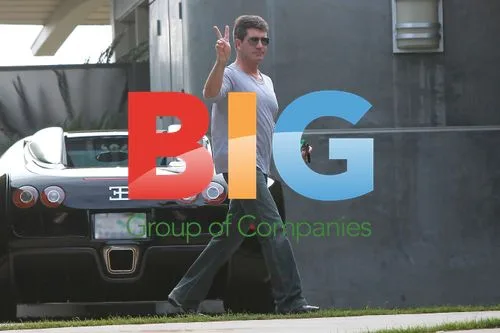 Simon Cowell drives Bugatti Veyron in LA