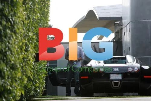Simon Cowell drives Bugatti Veyron in LA