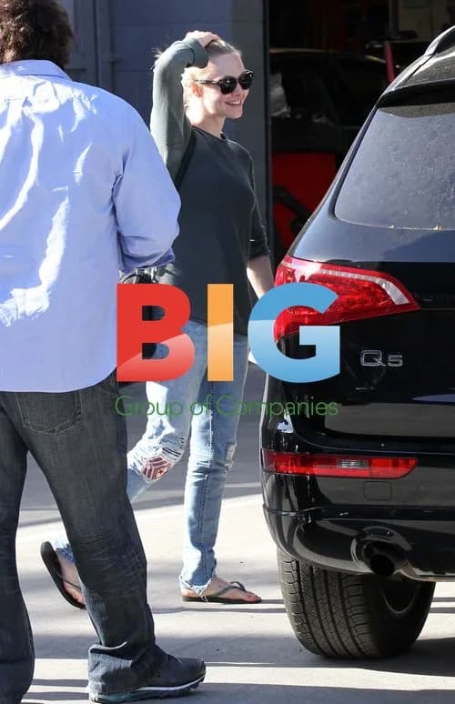 Amanda Seyfried Gets Audi Serviced