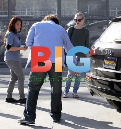 Amanda Seyfried gets Audi serviced