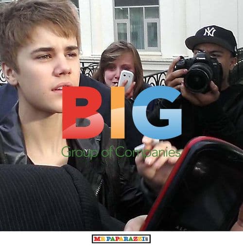 Justin Bieber Mobbed by Fans in Ireland