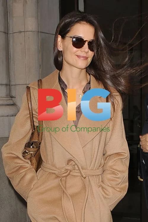 Katie Holmes Runs Errands in Manhattan