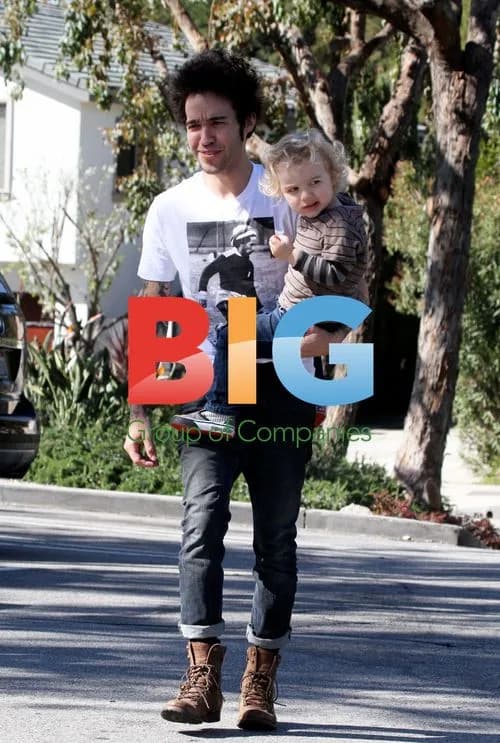 Pete Wentz and Bronx at Beverly Glen Mall