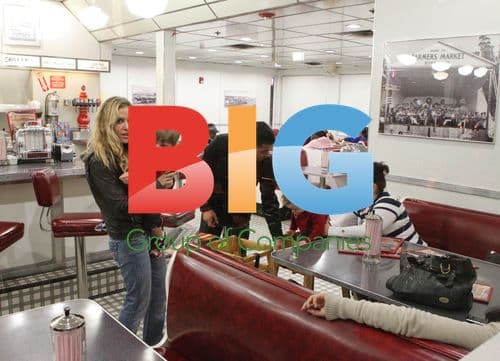 Brooke Mueller Treats Twins to Johnny Rockets