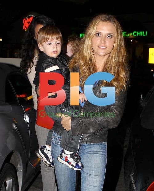Brooke Mueller and Twin Sons Eat at Johnny Rockets