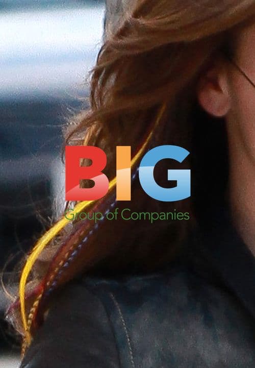 Jennifer Love Hewitt Running Errands