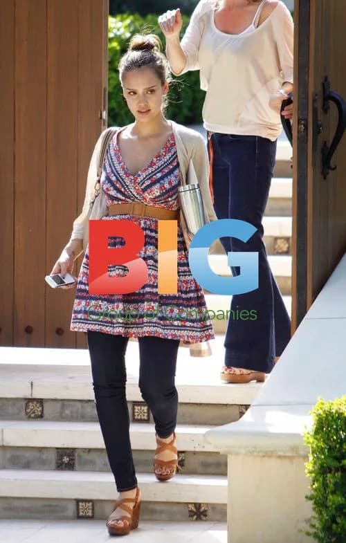 Jessica Alba Leaves Home, Hugs Woman
