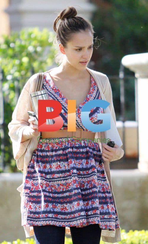 Pregnant Jessica Alba Leaves Home, Hugs Baby2Baby Woman