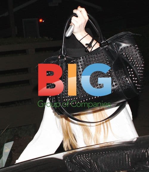 Lindsay Lohan Leaves Bar with Friends