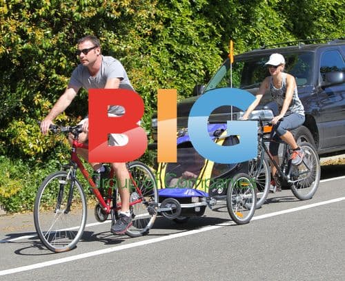 Naomi Watts and Liev Schreiber family bike ride
