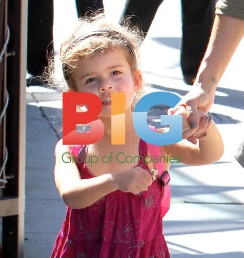Pregnant Jessica Alba out with daughter Honor