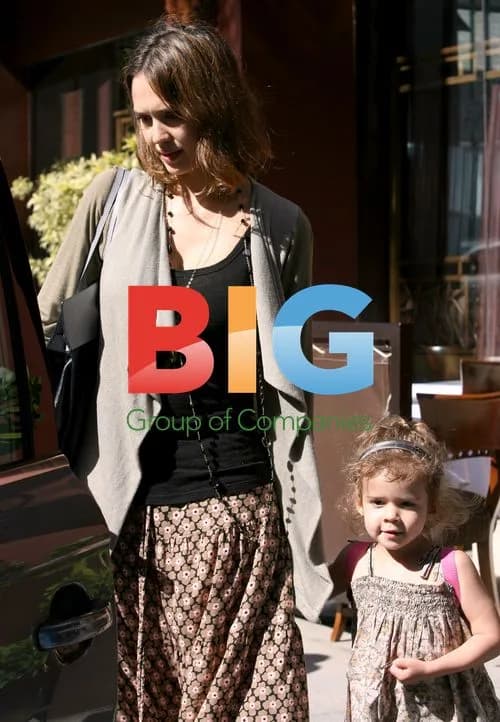 Jessica Alba and daughter at Beverly Hills restaurant