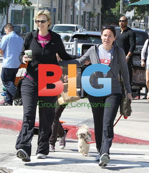 Jane Lynch and Lara Embry grab coffee