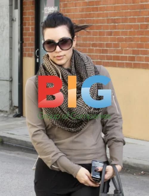 Kim Kardashian Arriving at Gym