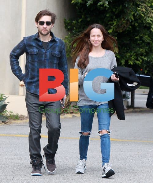 Tobey Maguire and Wife Jennifer Leave Cafe