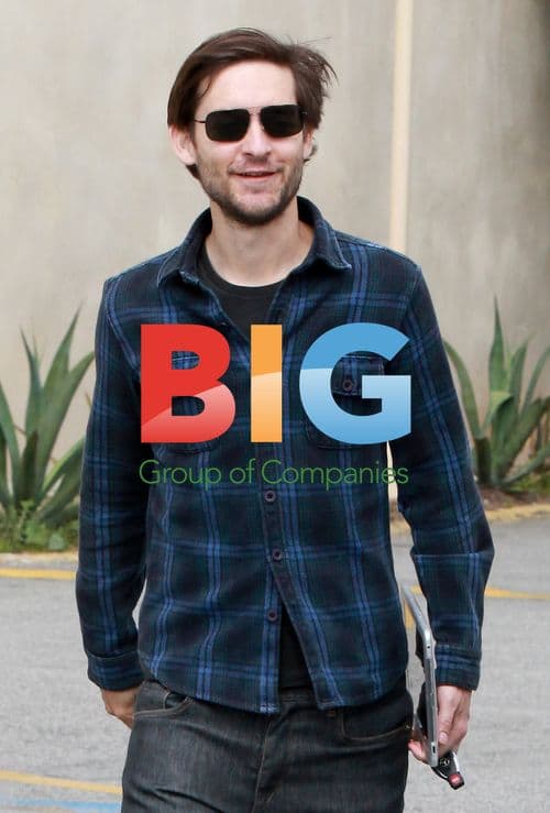 Tobey Maguire and Jennifer Meyer at Starbucks