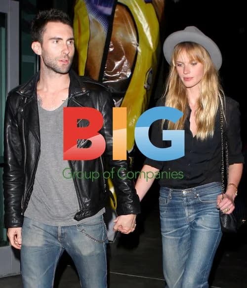 Adam Levine and Girlfriend Leave Lakers Game